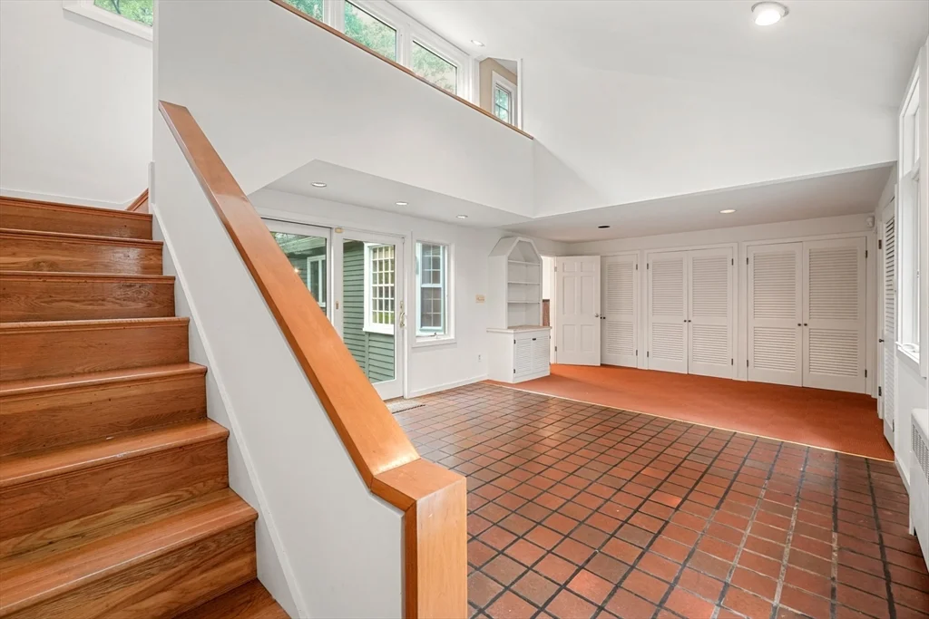 188 Country Dr, Weston