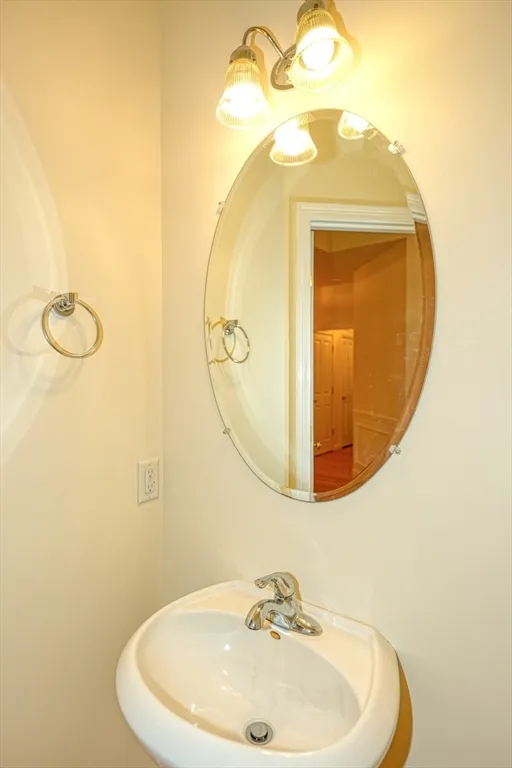 89 Buttercup Ln, Grafton