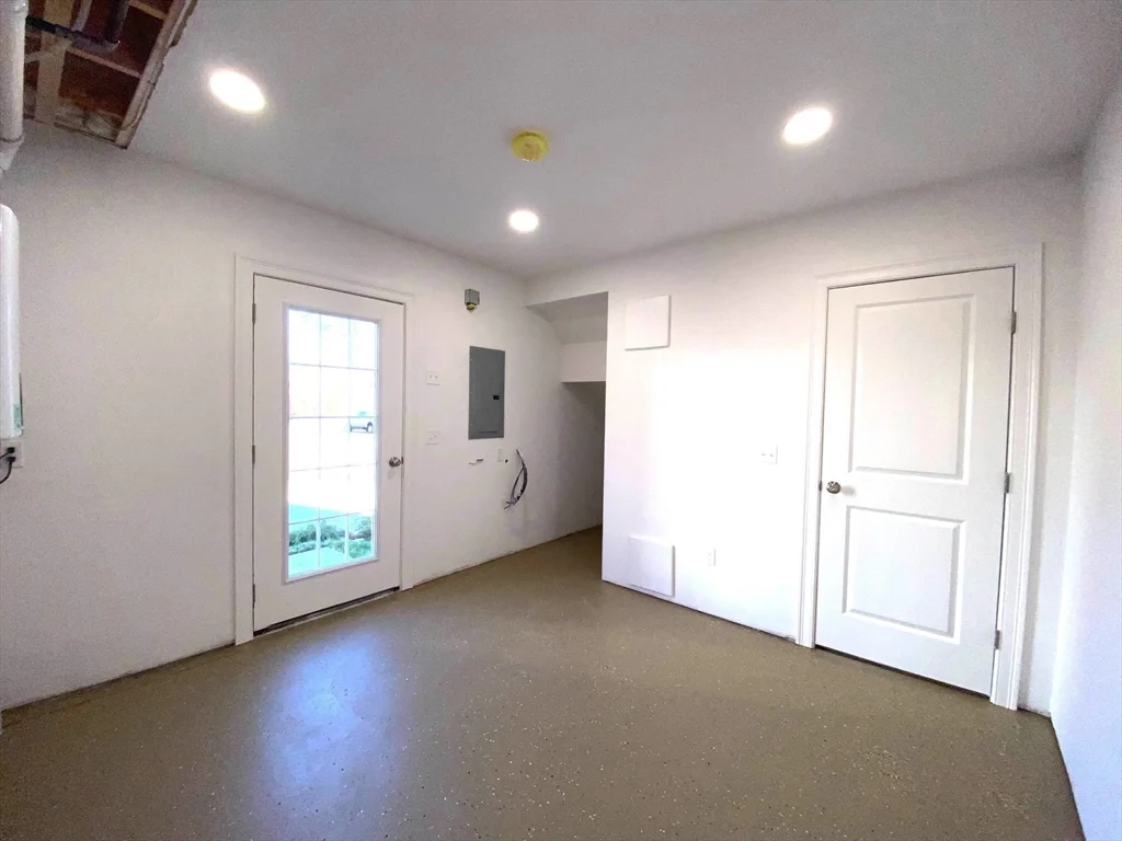 152 W Main St, Millbury