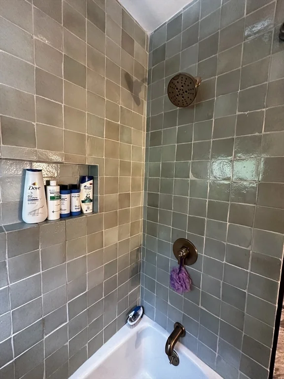 16 Nashua, Magoun Square