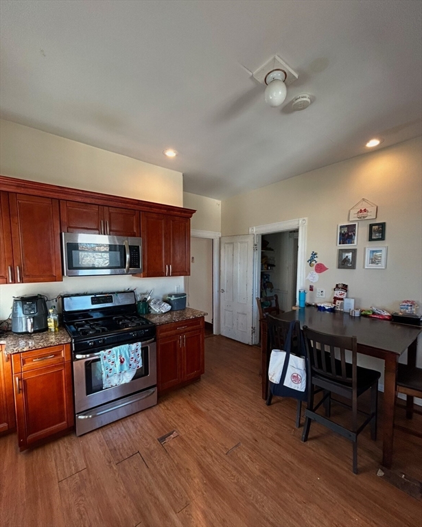 17 Hillside St, Mission Hill