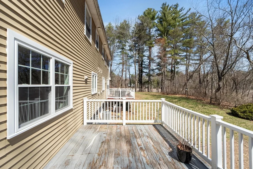 27 Pine St, Pepperell