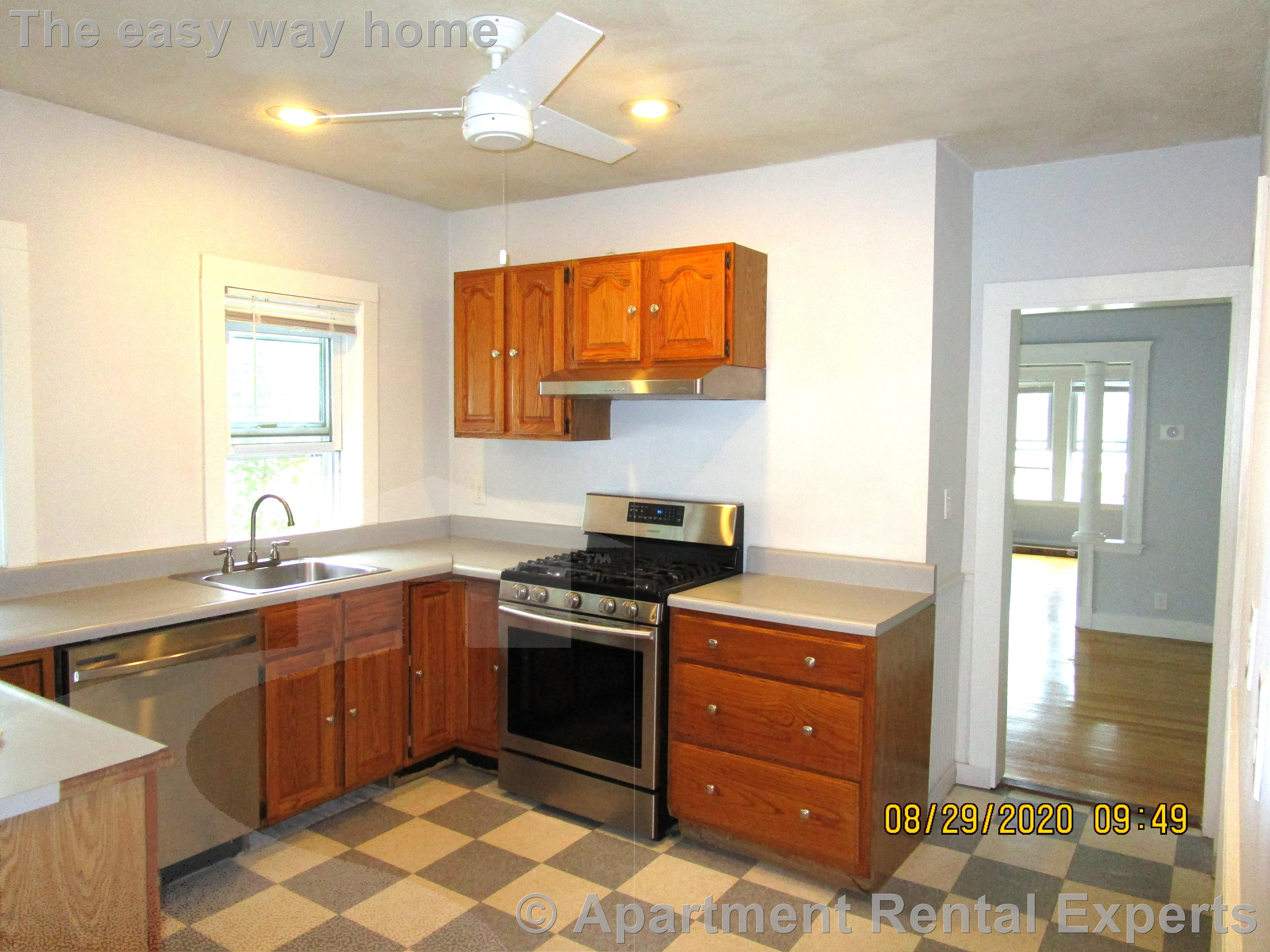 17 Hinsdale St, Tufts