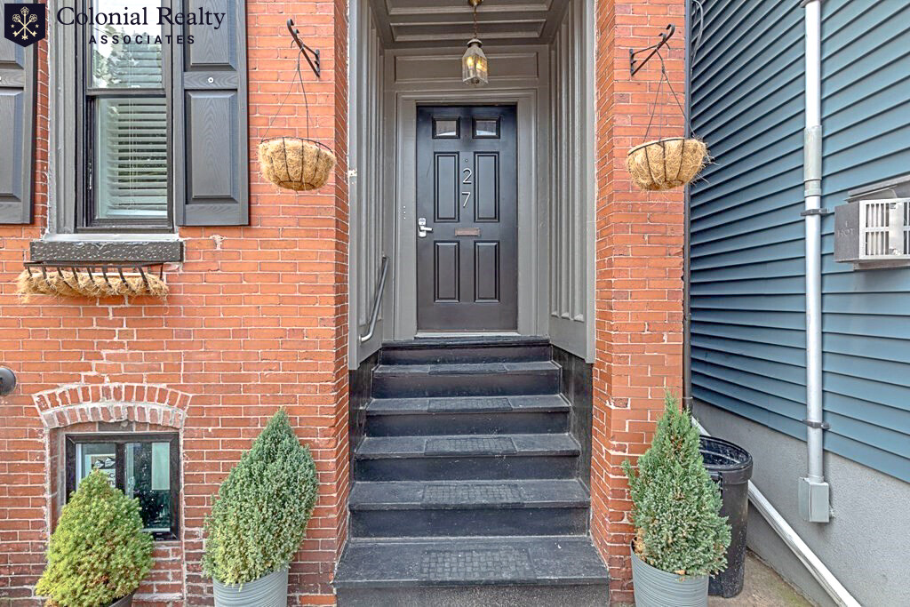 27 Swallow St, South Boston