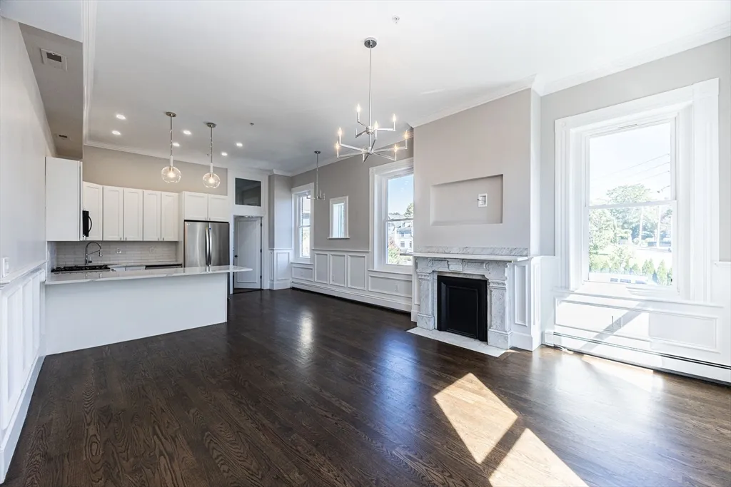 85 Regent St, Roxbury