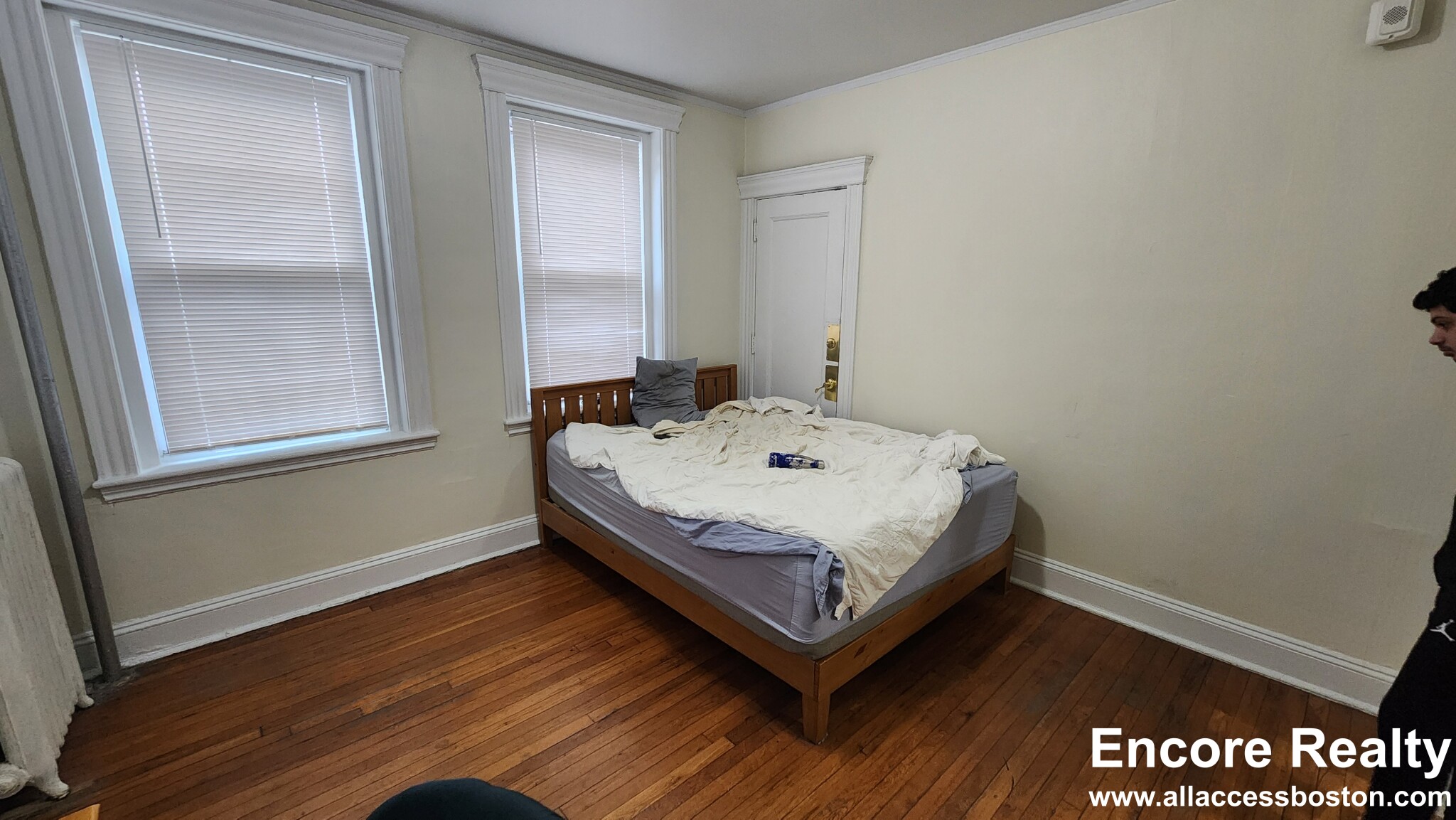 352 Riverway, Mission Hill