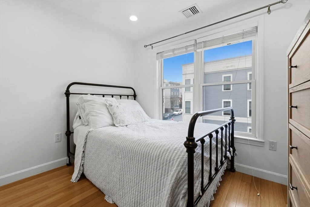 366 W 2nd St, South Boston