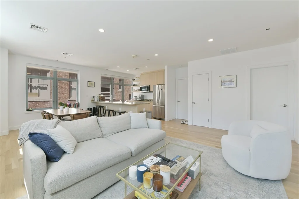 425 Boylston St, Back Bay