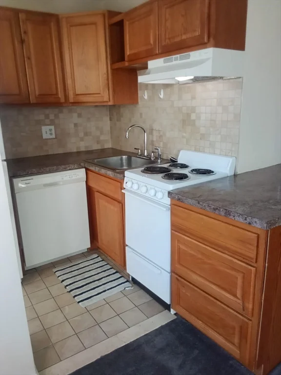 386 Commercial, North End