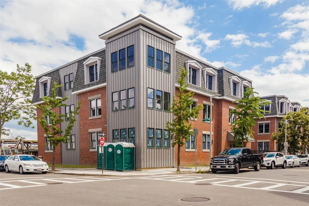 906 East 2nd St, South Boston