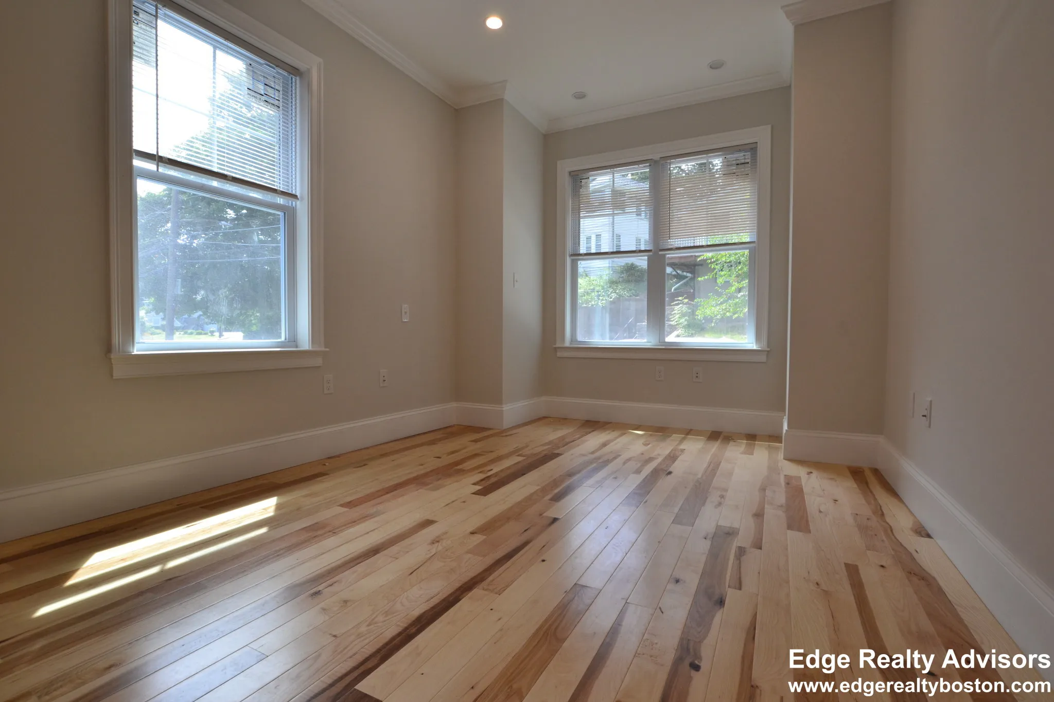 164 Bigelow St, Oak Square