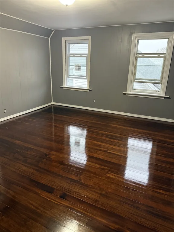 356 Linden St, Fall River