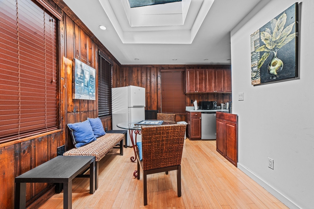 49 Charles St, Beacon Hill