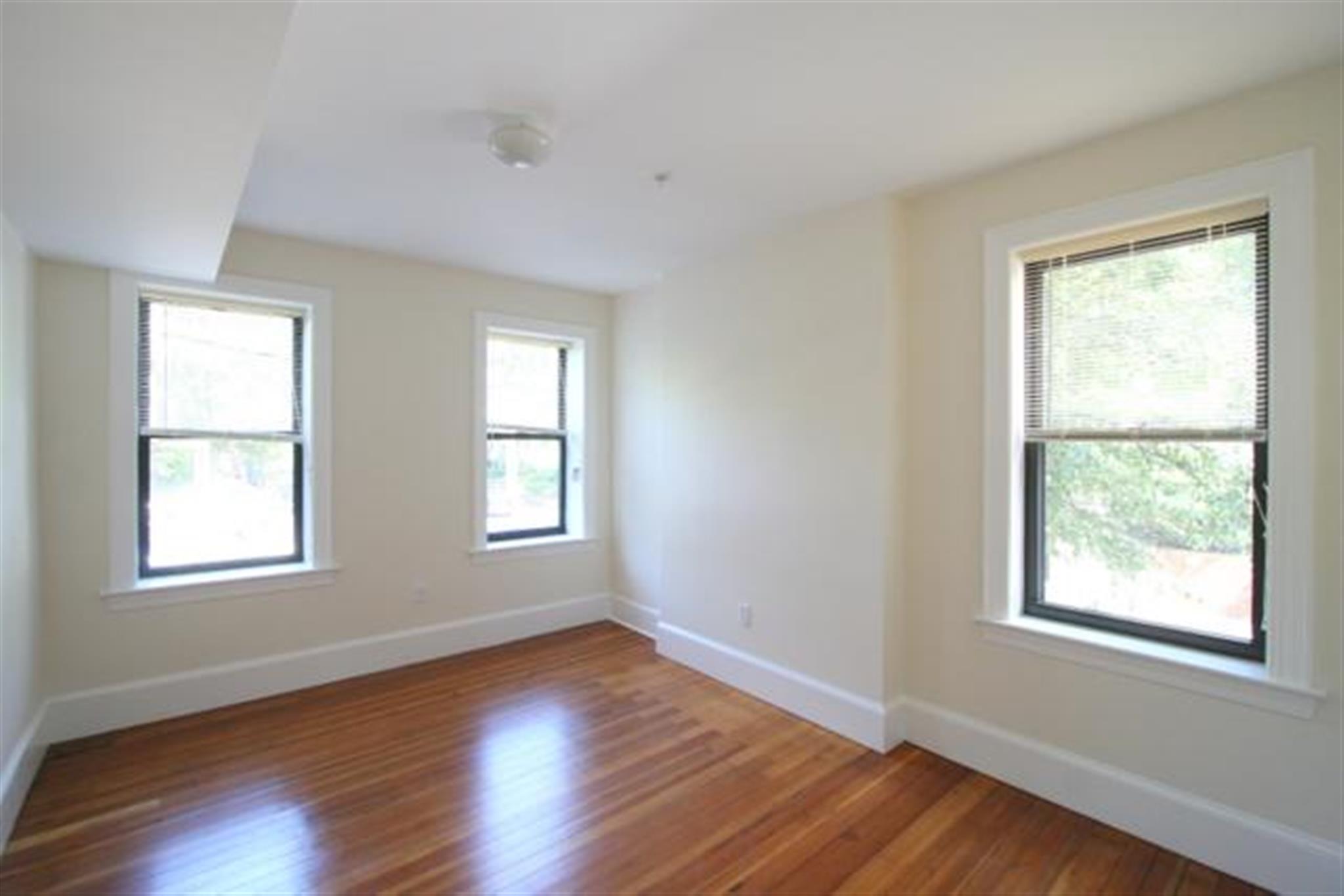 2 bed, 1 bath apartment for rent at 881 Cambridge Unit 23, Central Square — photo 4 of 10