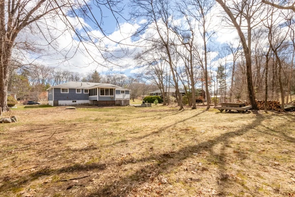 22 Livoli Rd, Framingham