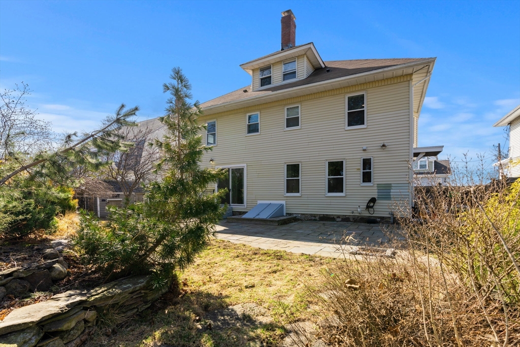 3 Clifford Ave, Beverly