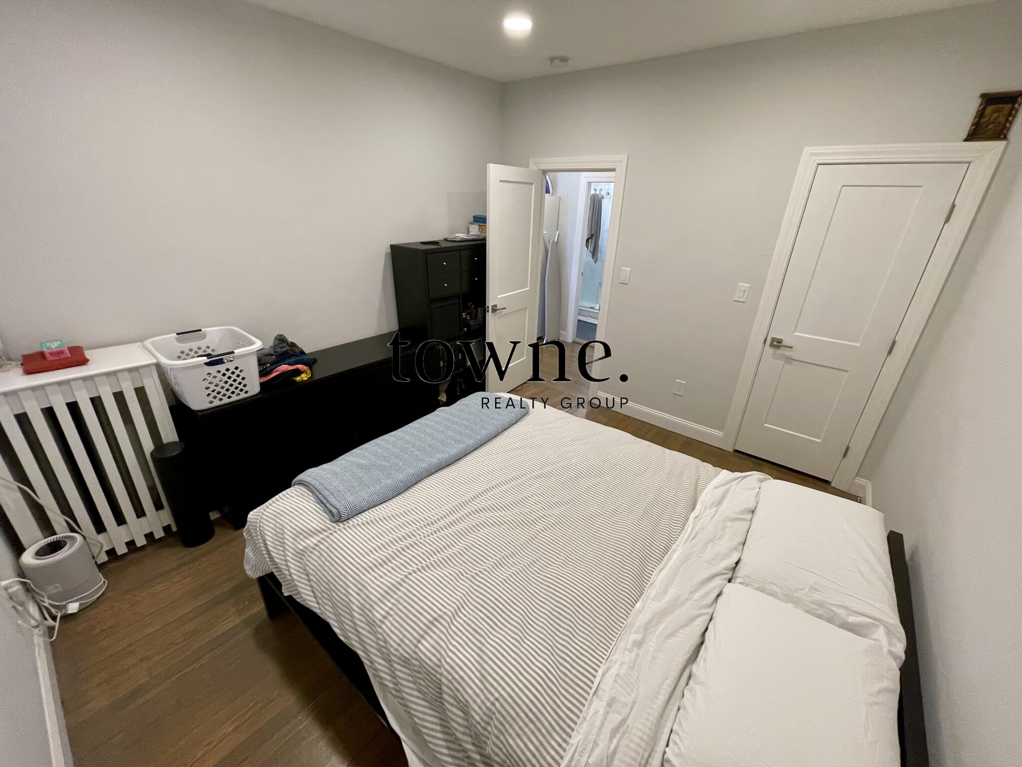 102 Queensberry St, Fenway