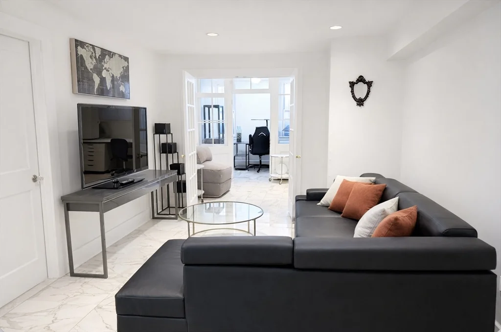 133 Commonwealth Ave, Back Bay