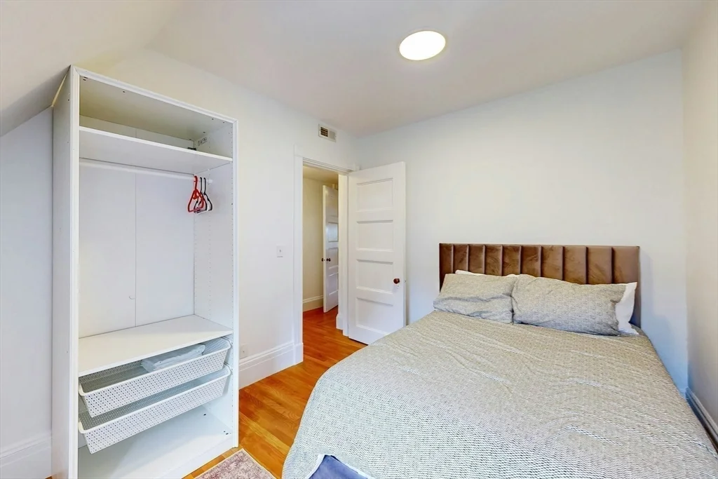 15 Garrison Rd, Brookline Hills