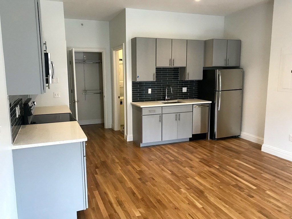 166 Newbury St, Back Bay