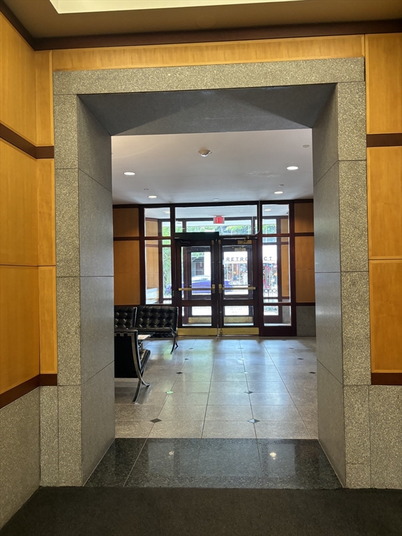 931 Massachusetts Ave, Mid-Cambridge