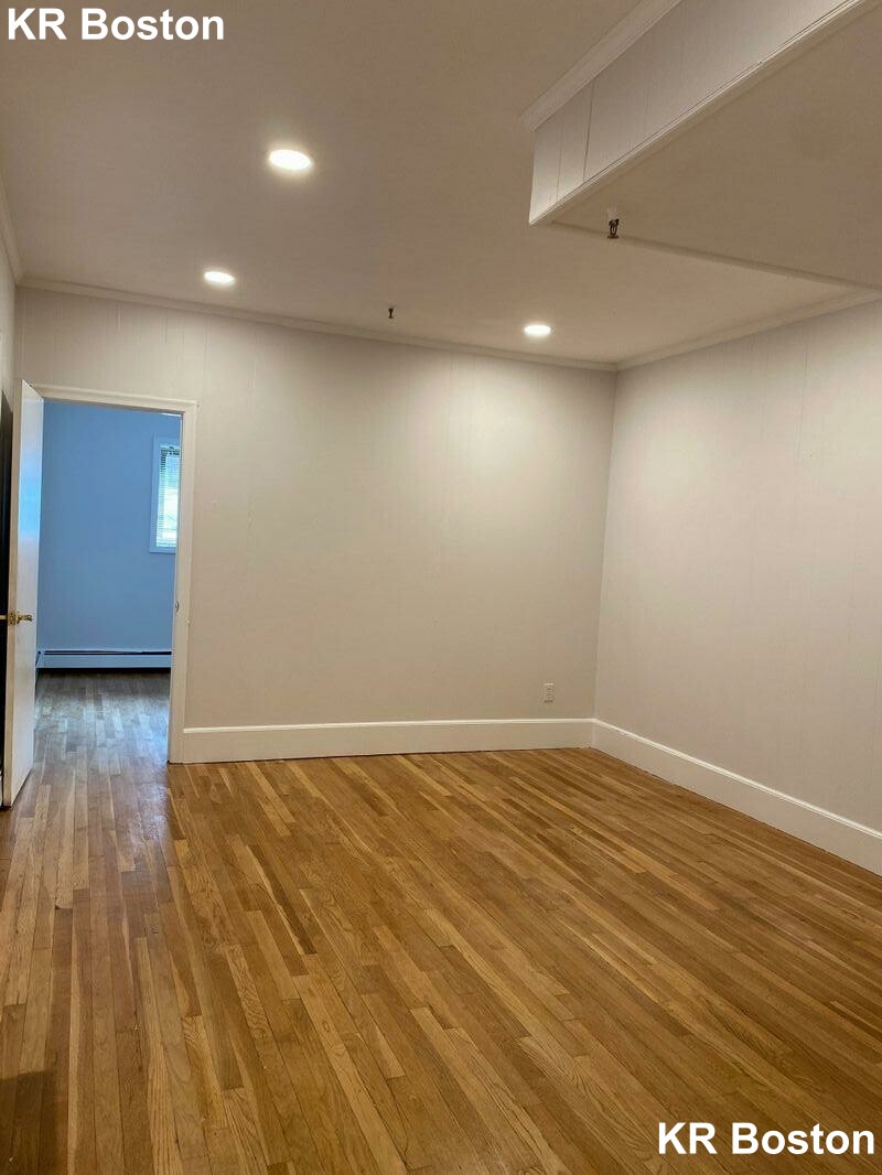 1 bed, 1 bath apartment for rent at 513 Beacon St Unit 2., Back Bay