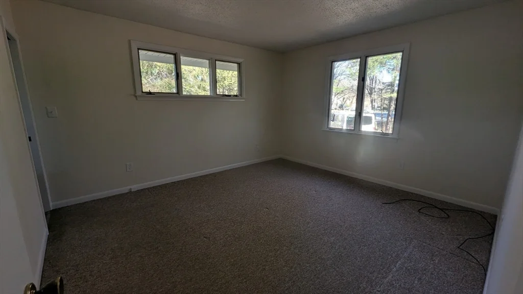 10 Sherwood Ave, Foxboro