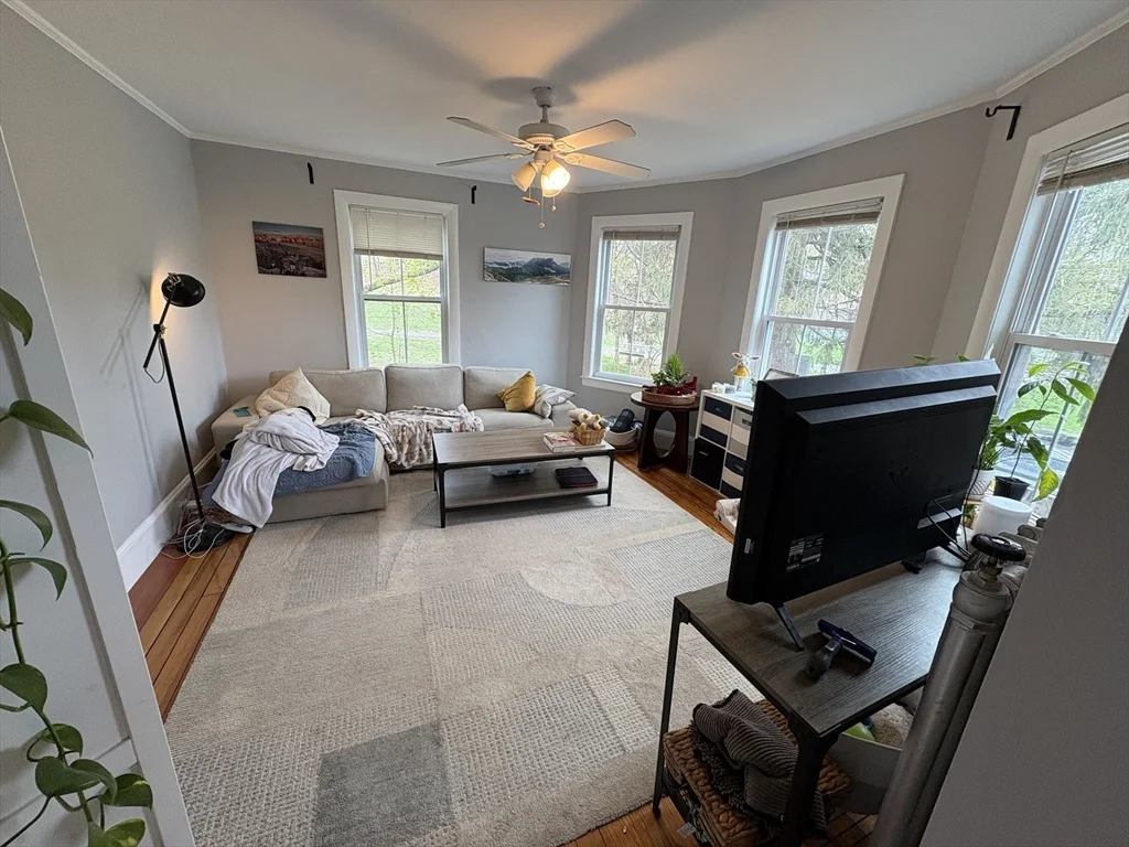 2 Willow Ter, Newton