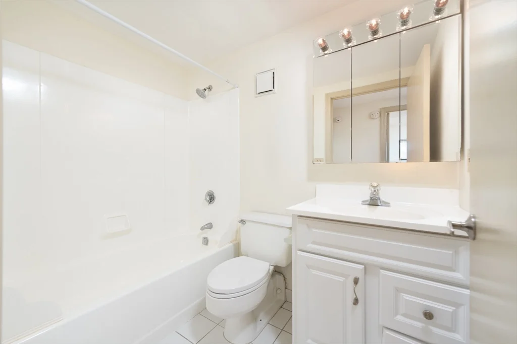 108 Peterborough St, Fenway