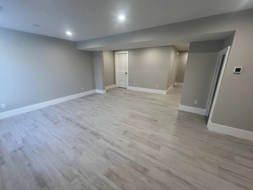 10 Webber Ave, Bedford