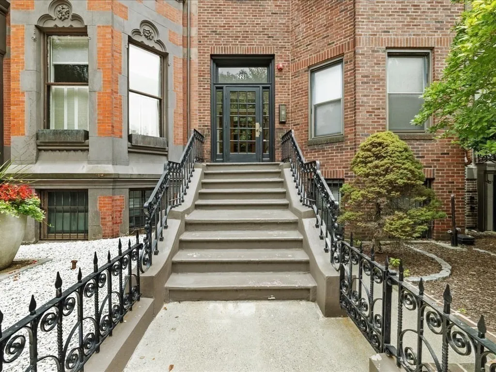228 Commonwealth Ave, Back Bay