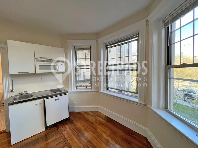 27 Park Dr, Fenway