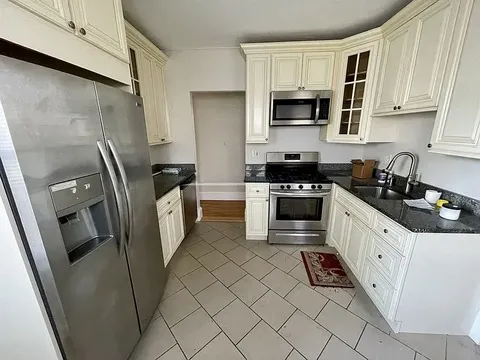 366 Crescent St, South Side