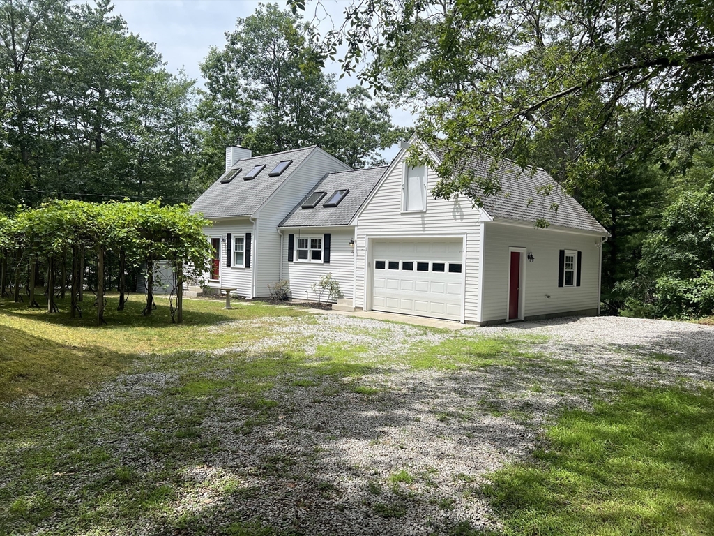 22 Warren Ln, Weston