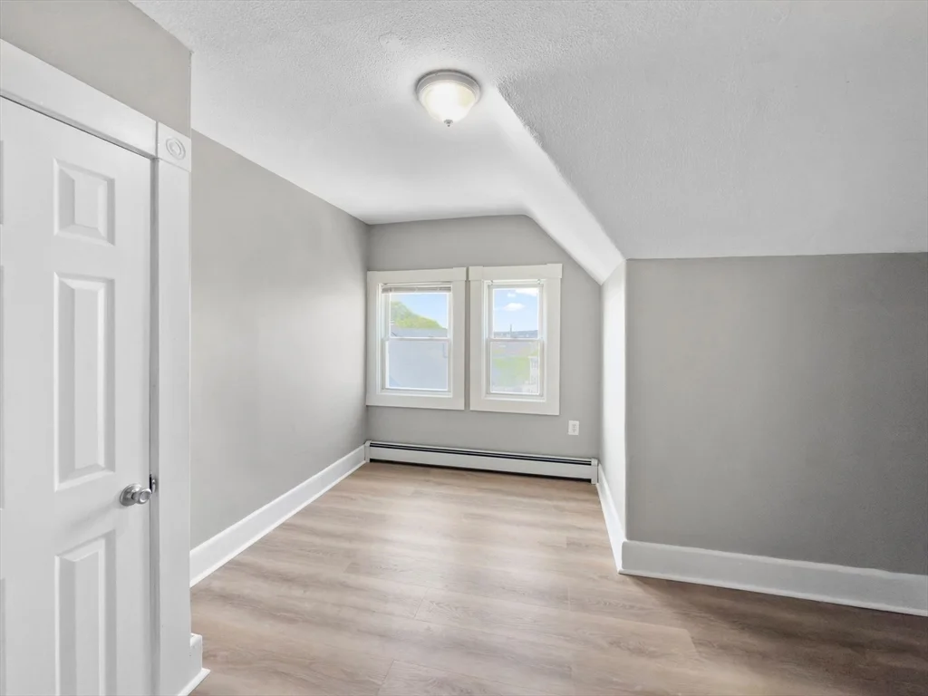 1 Lindner Ct, Lawrence