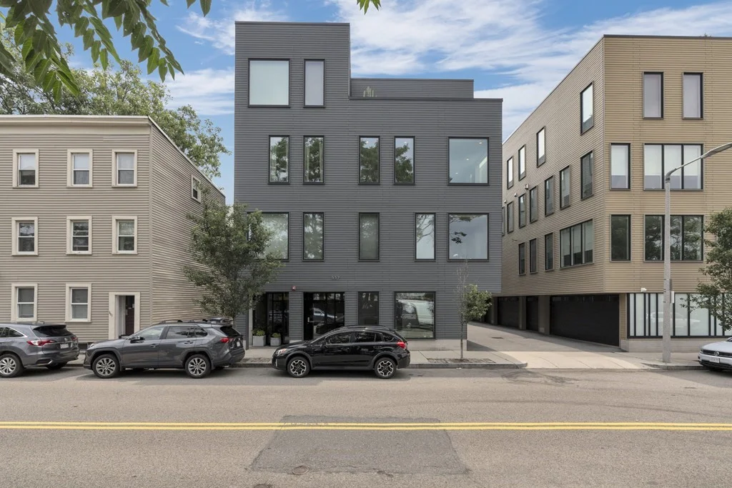 537 E 1st St, South Boston