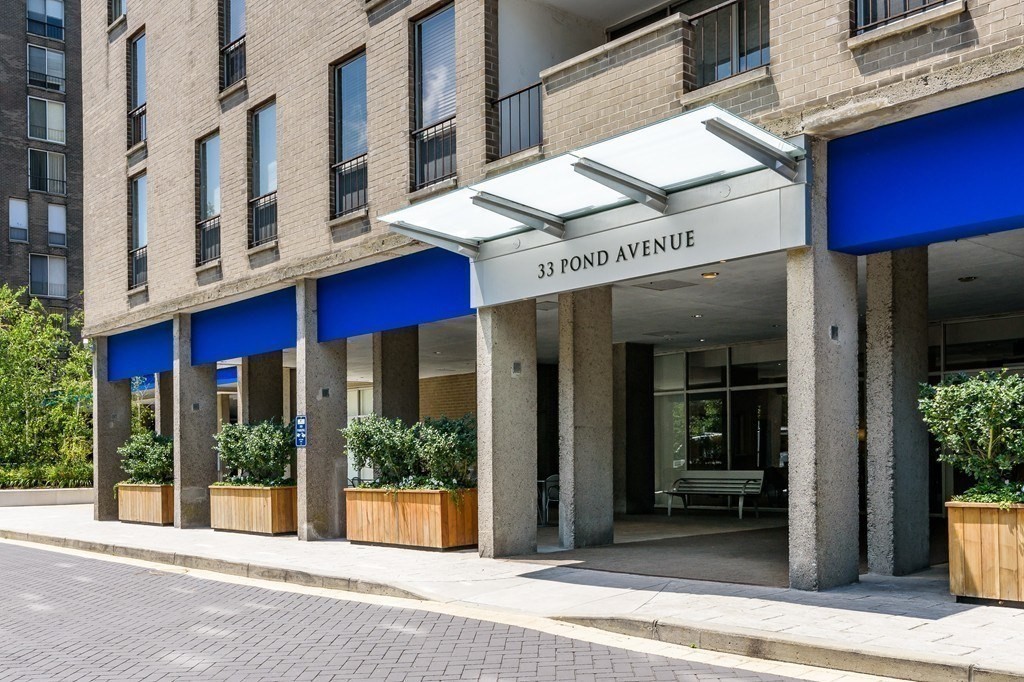 33 Pond Ave, Brookline Village