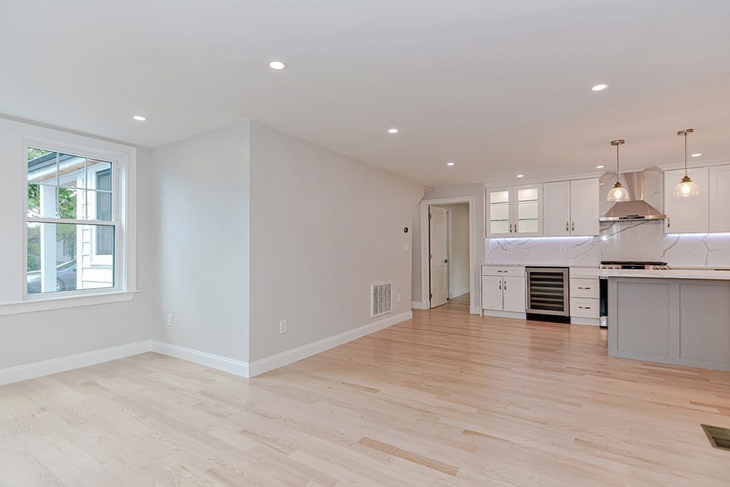 64 Crescent St, Swampscott