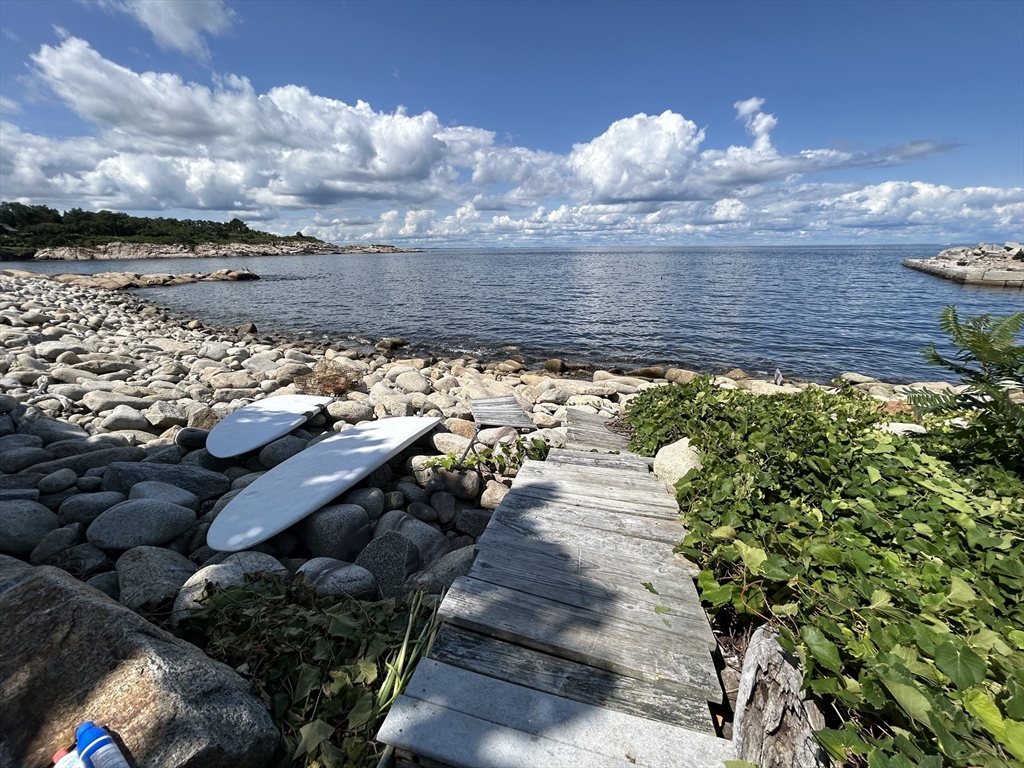 331 Granite St, Folly Cove