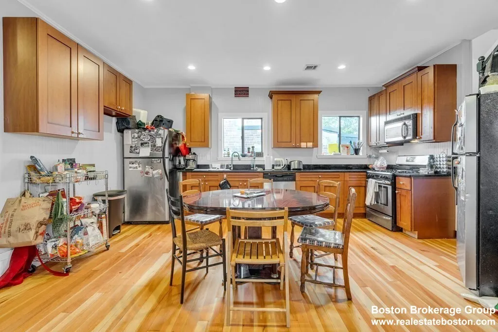 180 Saint Alphonsus St, Mission Hill