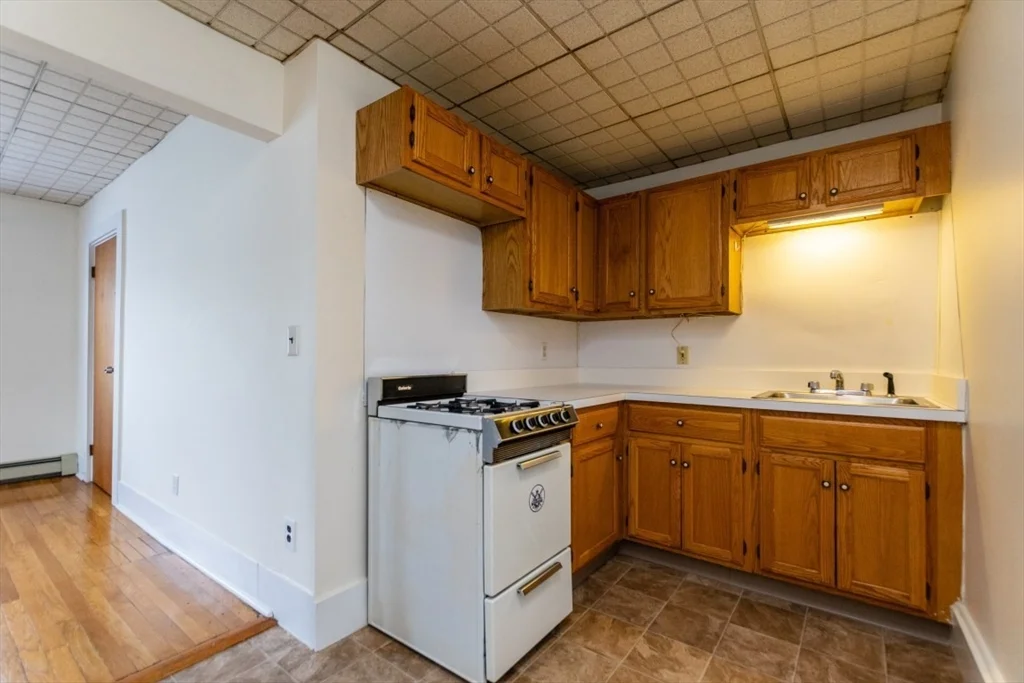 19-1 Spring St, Stoneham