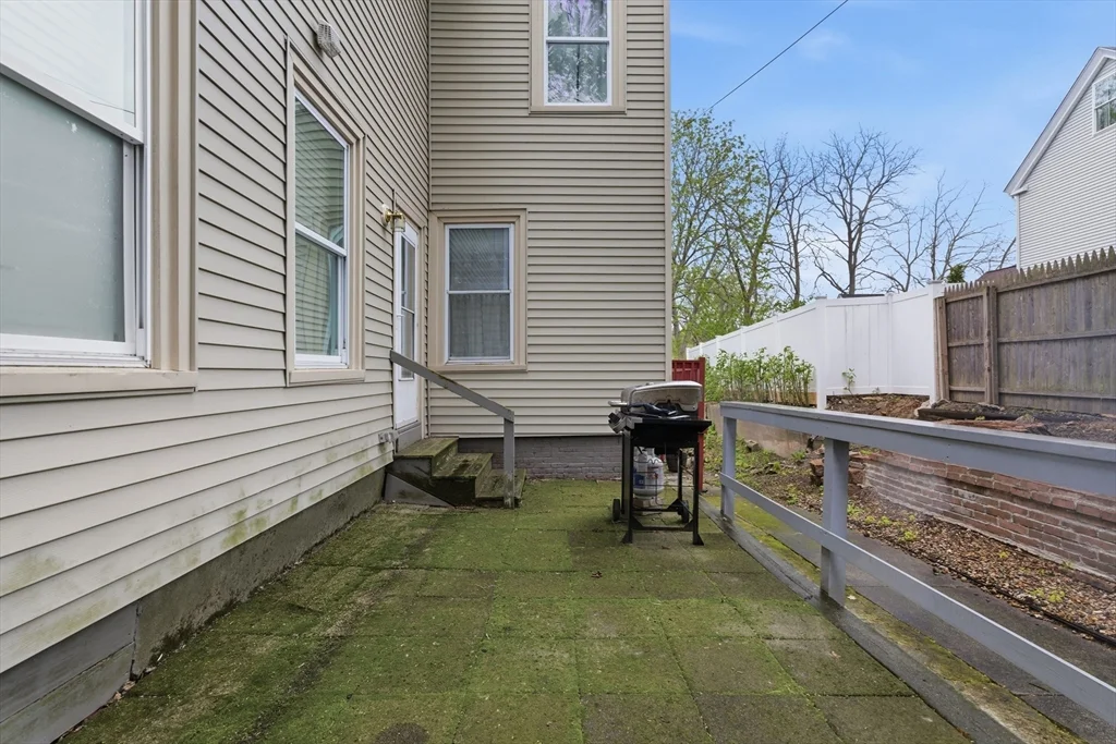 5 Osgood Pl, Amesbury
