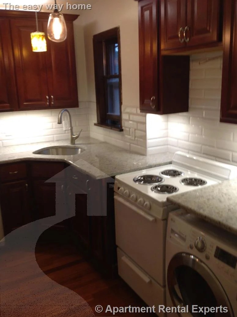 26 Dover St, Davis Square