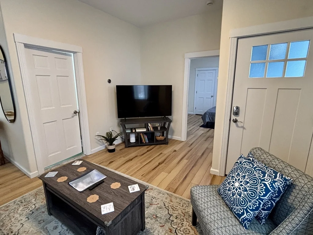 407 Main St, Medford