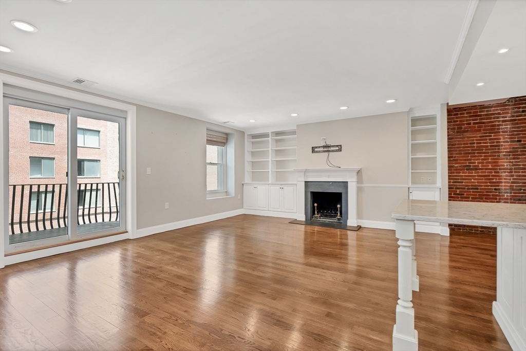 343 Commercial St, Waterfront