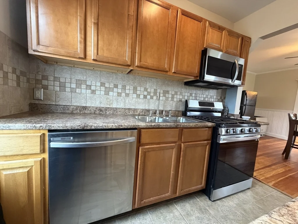 320 Wood St, New Bedford