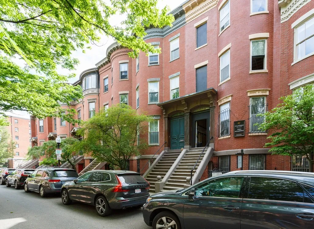 20 Braddock Park, South End