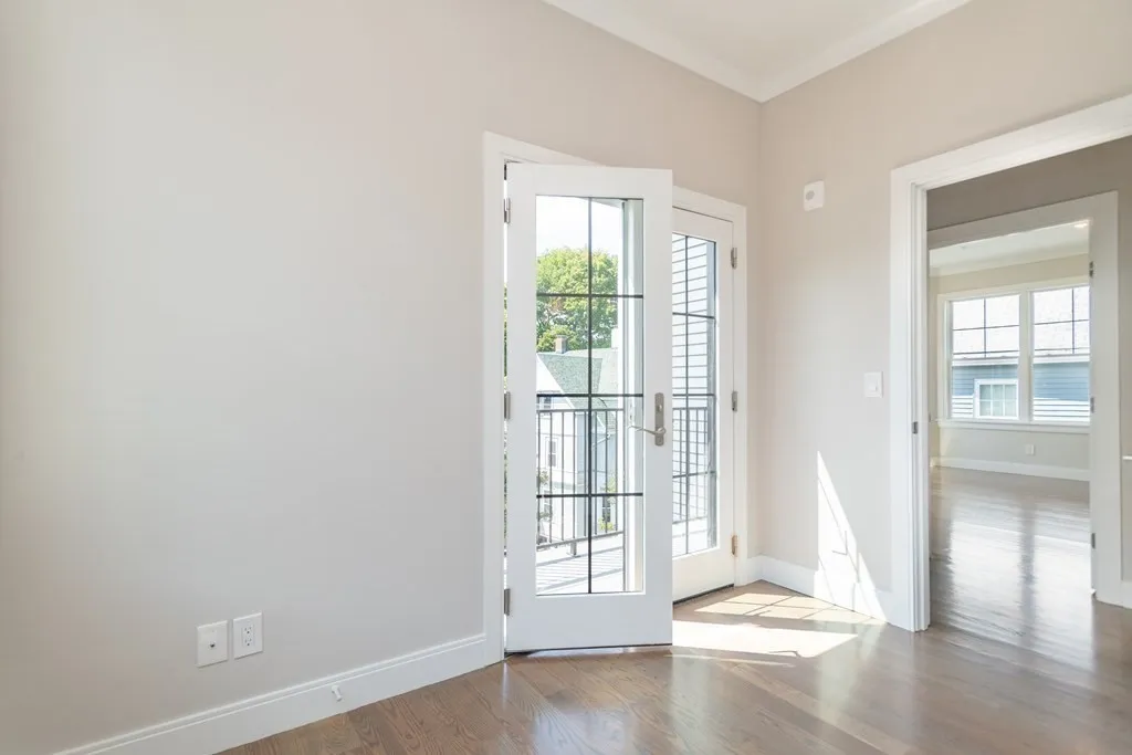 3247 Washington St, Jamaica Plain