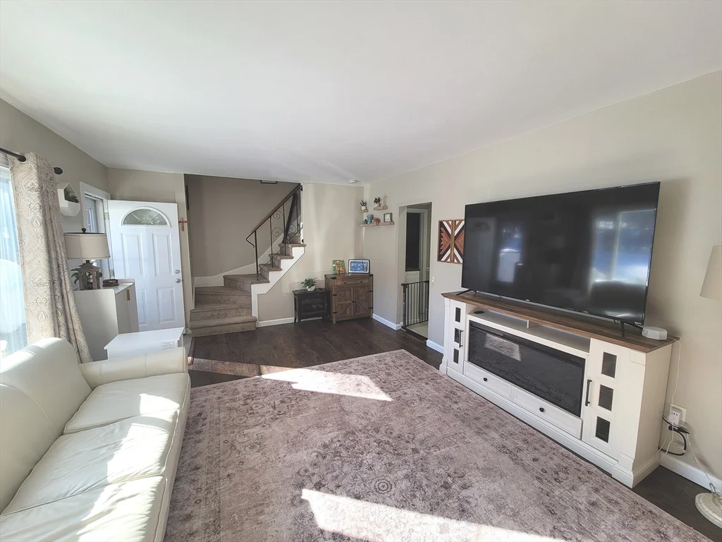 273 Forge Village Rd, Groton