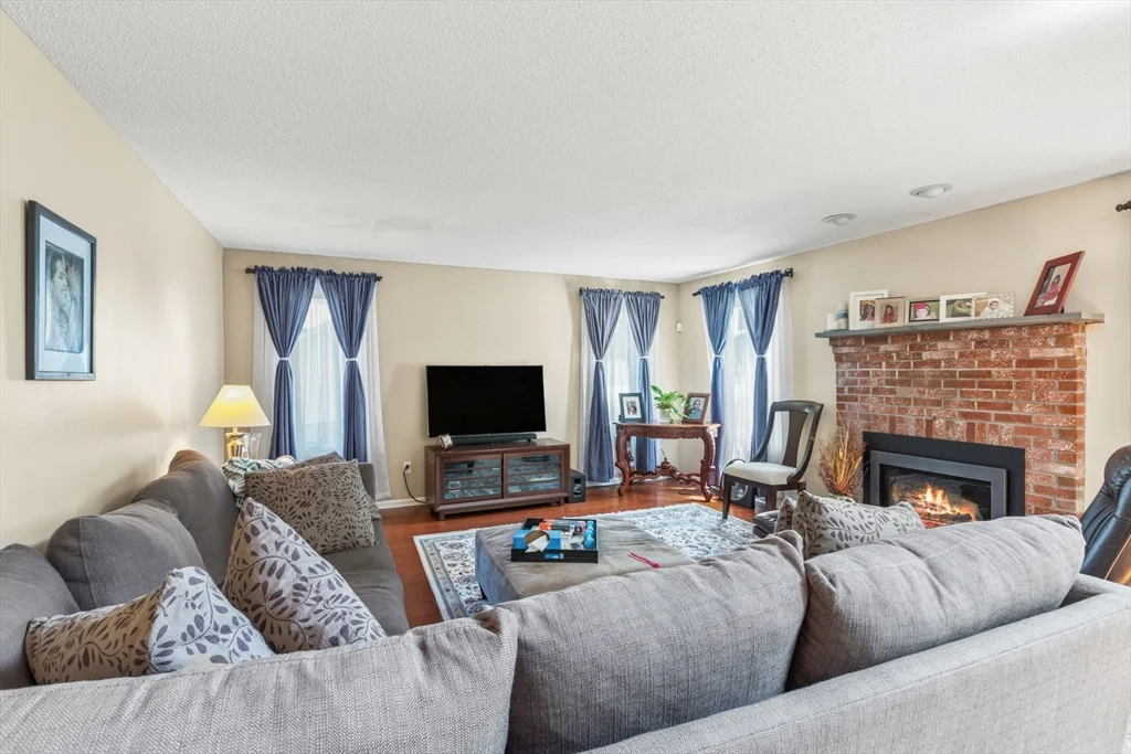 54 Jennifer Rd, Pawtucketville